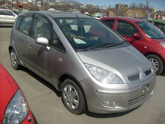 2004 Mitsubishi Colt Photos