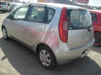 2004 Mitsubishi Colt Pictures
