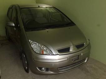 2004 Mitsubishi Colt Pictures