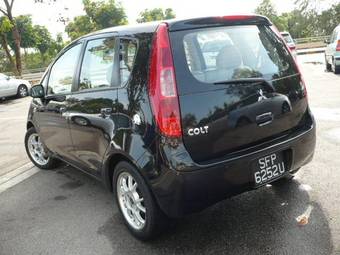 2004 Mitsubishi Colt Pictures