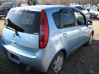 2004 Mitsubishi Colt Photos