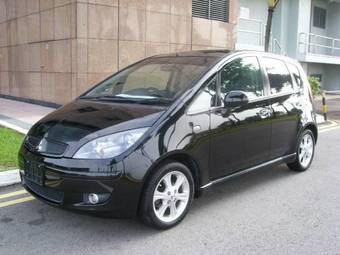 2004 Mitsubishi Colt Pictures