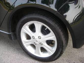 2004 Mitsubishi Colt Pictures