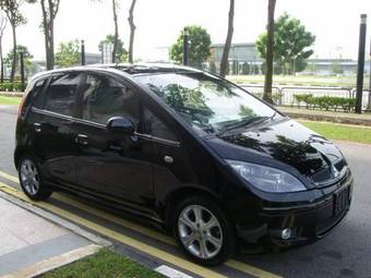 2004 Mitsubishi Colt Pictures