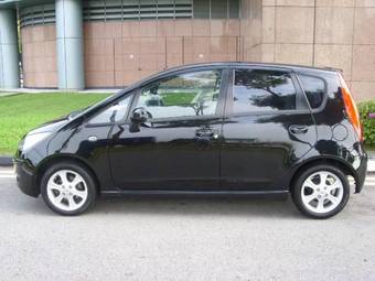 2004 Mitsubishi Colt Pictures