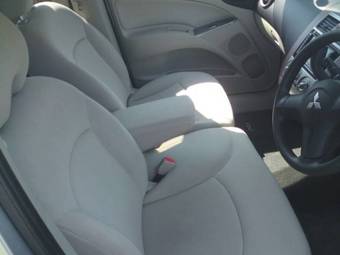 2004 Mitsubishi Colt Photos