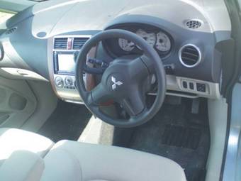 2004 Mitsubishi Colt Photos