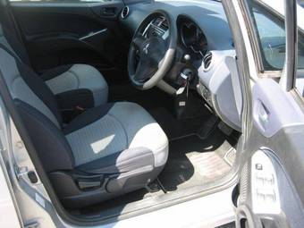 2004 Mitsubishi Colt Pictures