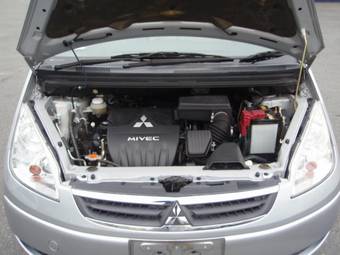 2004 Mitsubishi Colt Photos