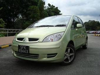 2004 Mitsubishi Colt Pictures