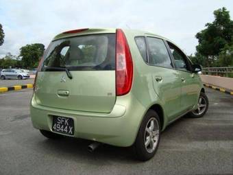2004 Mitsubishi Colt Pictures