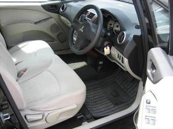 2004 Mitsubishi Colt Pictures