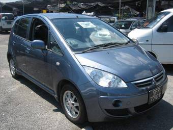 2004 Mitsubishi Colt Pictures