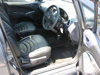 2004 Mitsubishi Colt Photos