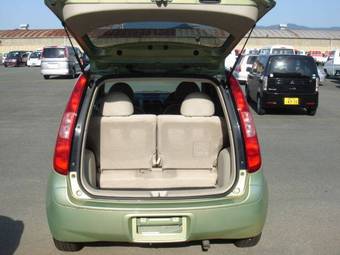 2004 Mitsubishi Colt Pictures