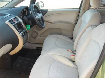 2004 Mitsubishi Colt Photos