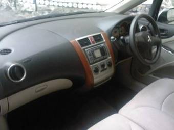 2004 Mitsubishi Colt Photos