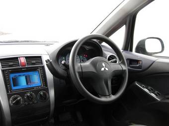 2004 Mitsubishi Colt Pictures