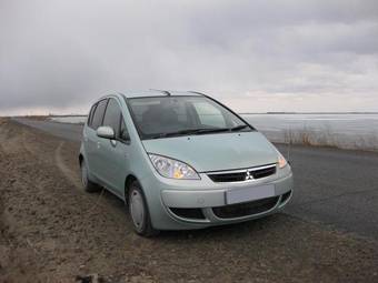 2004 Mitsubishi Colt Photos