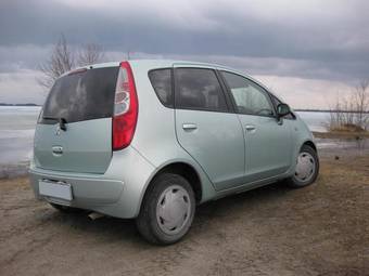2004 Mitsubishi Colt Photos