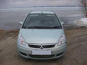 2004 Mitsubishi Colt Pictures