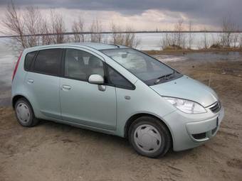 2004 Mitsubishi Colt Images