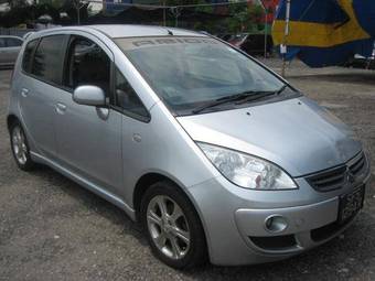 2004 Mitsubishi Colt Photos