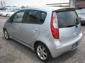 2004 Mitsubishi Colt Pictures