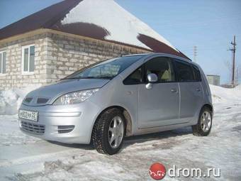 2004 Mitsubishi Colt Photos