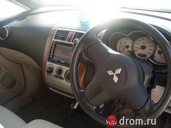 2004 Mitsubishi Colt Photos