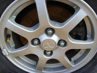 2004 Mitsubishi Colt Images