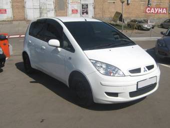 2004 Mitsubishi Colt Pictures
