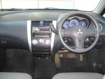 2004 Mitsubishi Colt Photos