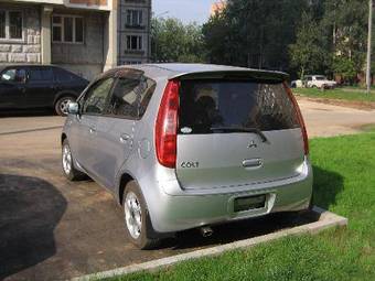 2004 Mitsubishi Colt Pictures