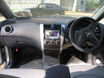 2004 Mitsubishi Colt Photos