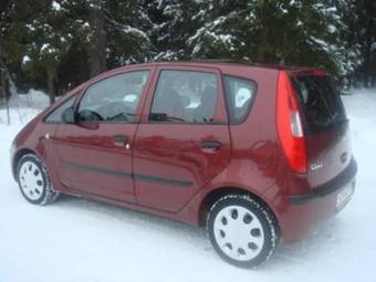 2004 Mitsubishi Colt Pictures