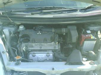 2004 Mitsubishi Colt Photos