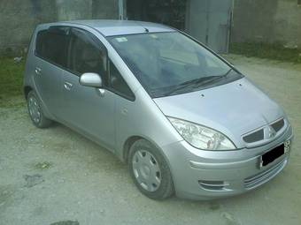 2004 Mitsubishi Colt Pictures