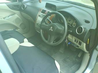 2004 Mitsubishi Colt Pics
