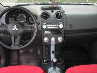 2004 Mitsubishi Colt Pictures