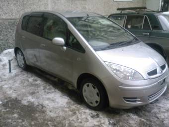 2004 Mitsubishi Colt Pictures
