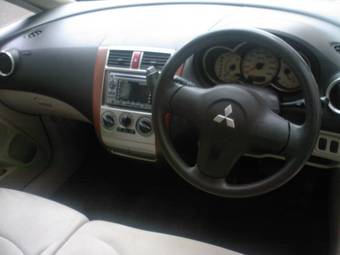 2004 Mitsubishi Colt Photos