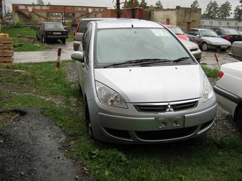2004 Mitsubishi Colt Photos