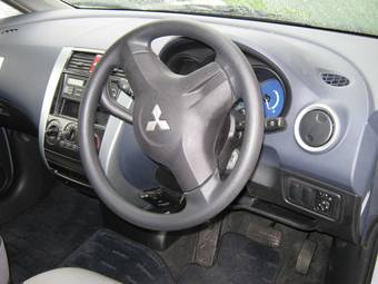 2004 Mitsubishi Colt Photos