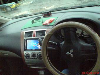 2004 Mitsubishi Colt Pictures