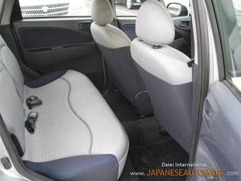 2004 Mitsubishi Colt Pictures