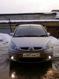 2004 Mitsubishi Colt Pictures