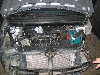 2004 Mitsubishi Colt Pictures