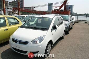 2004 Mitsubishi Colt Photos