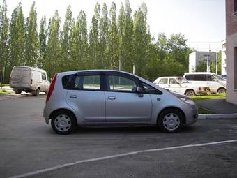 2004 Mitsubishi Colt Pictures